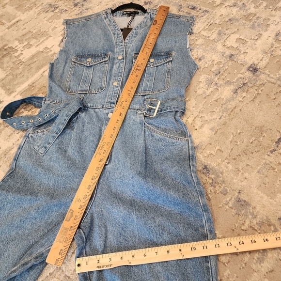 NWT BLANK NYC Womens Sleeveless Denim Belted cropped Jumpsuit. size medium. - Picture 13 of 16